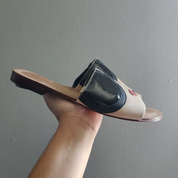 Alice + Olivia Stace Face Slide Stylish Black and Cream Women's Slides - Picture 4 of 7